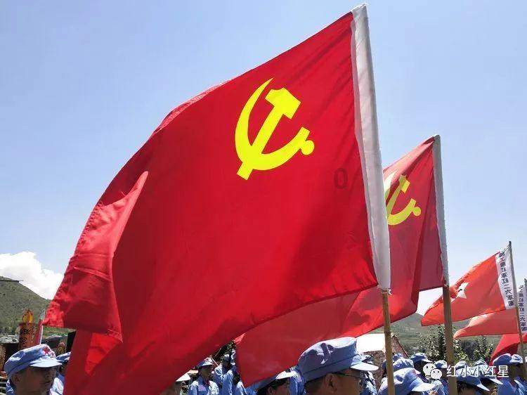 刘涛佘诗曼张钧甯北京春晚同台,穿羽毛元素衣服美若天仙