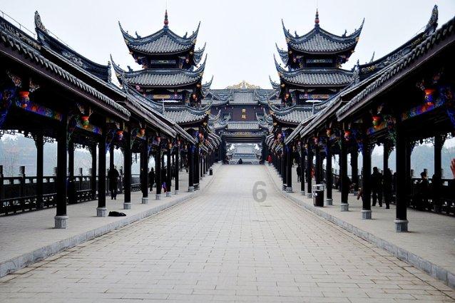 热门跨境ETF尾盘异常跳水,“离谱”的溢价泡沫,要破了?
